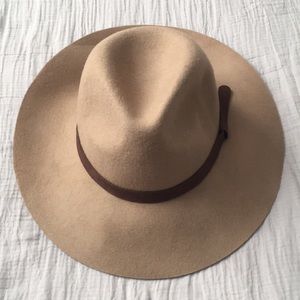 Women’s tan wool hat